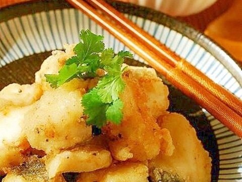 白身魚の唐揚げ　エスニックソースがけ